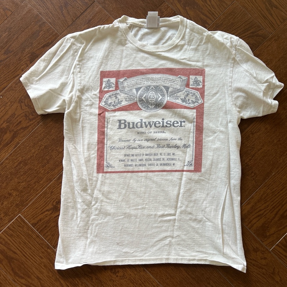 Budweiser White Tee with Red Label Graphic - Men's Short Sleeve